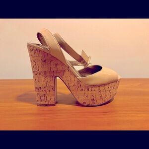 Guess beige platforms (cork).